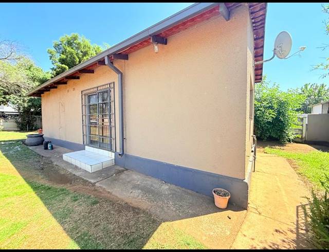 4 BEDROOM HOUSE FOR SALE IN VANDERBIJLPARK CW 3